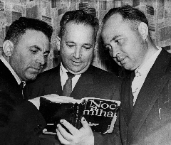 Semion Rozenfeld (on the left) with Alexander Pechersky and Arkady Waispapir